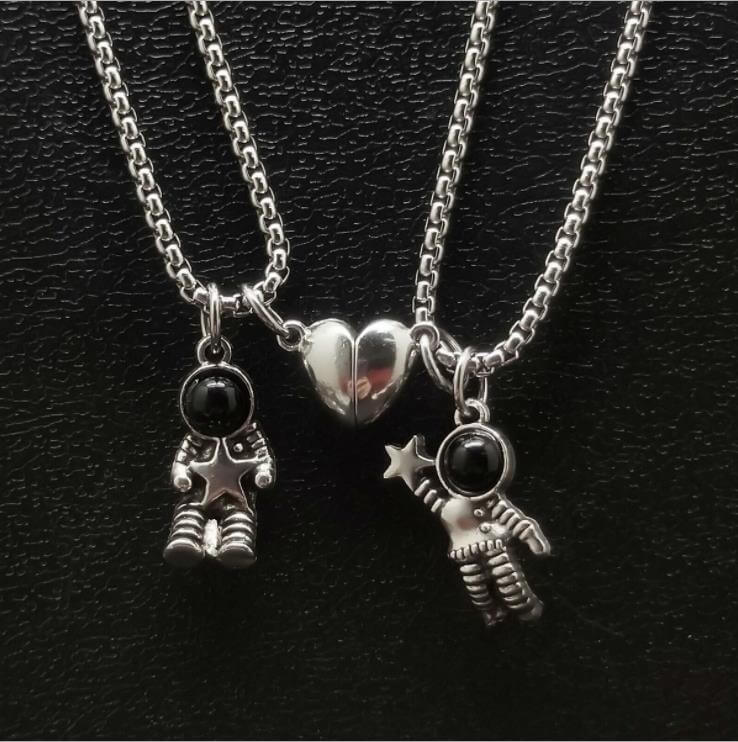 Magnetic Astronaut BFF Necklaces - 2PCS Gold/Silver