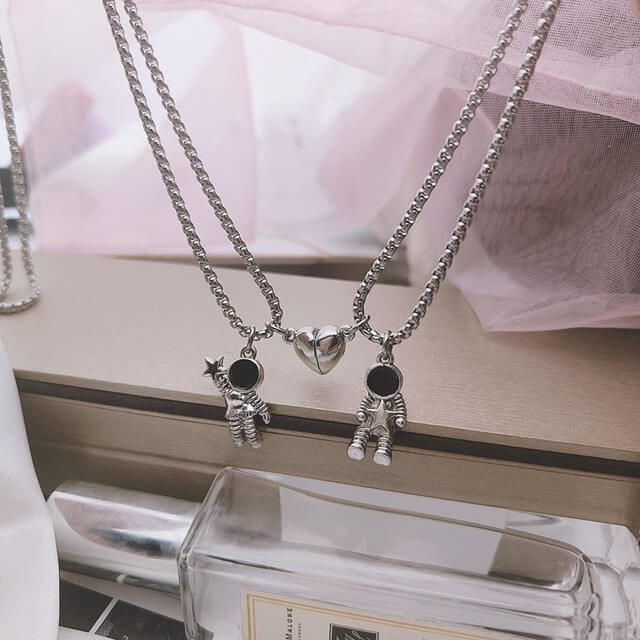 Magnetic Astronaut BFF Necklaces - 2PCS Gold/Silver